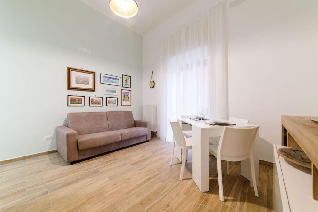 Апартаменти Stazione Treni - Wi-Fi & Netflix Cozy Space Салерно Екстер'єр фото