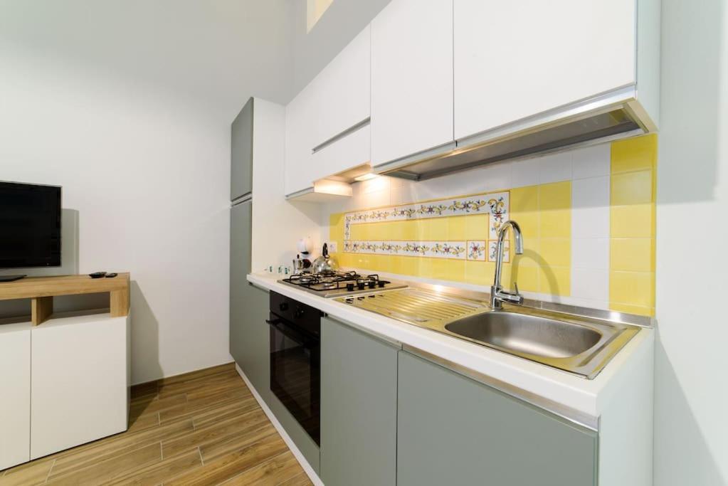 Апартаменти Stazione Treni - Wi-Fi & Netflix Cozy Space Салерно Екстер'єр фото